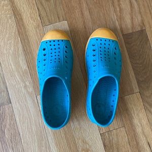 Native Jefferson water shoes, size 13